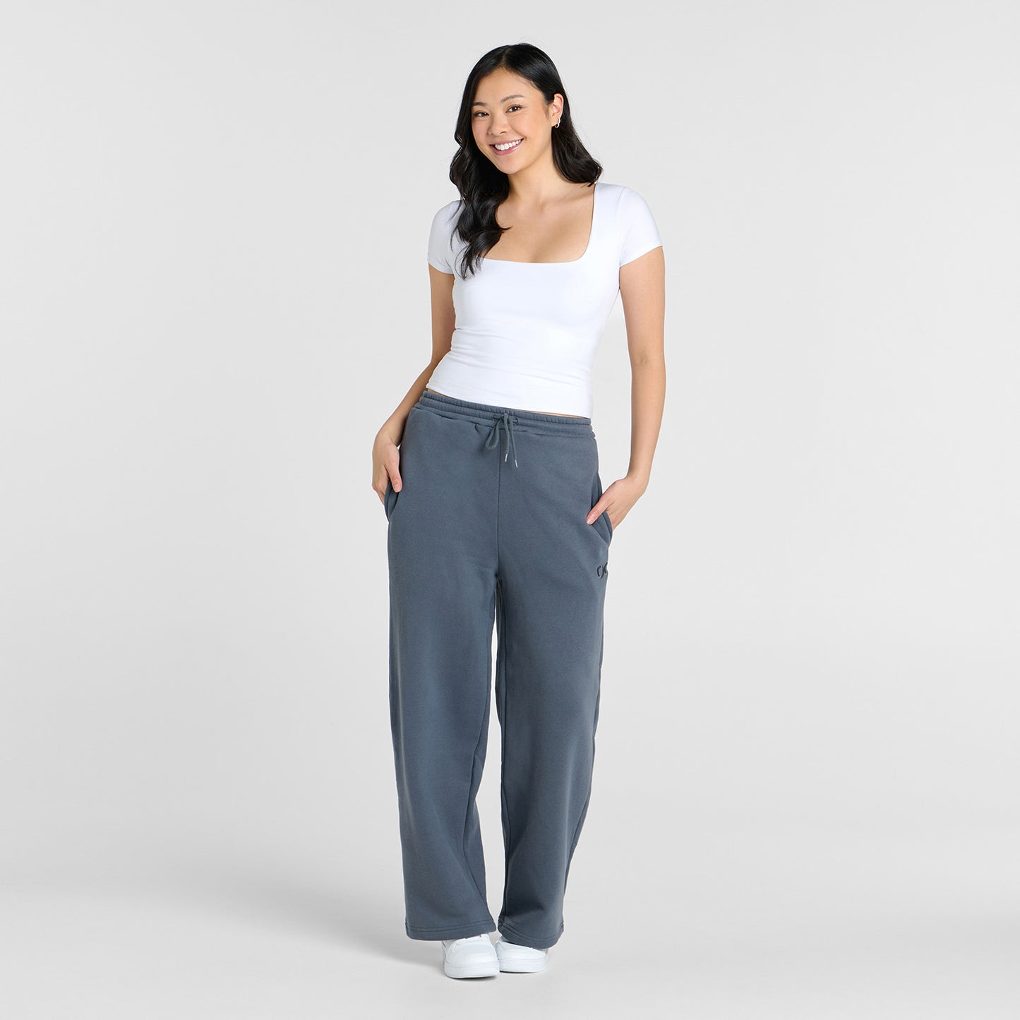 Ailene is 178cm wearing a S/M