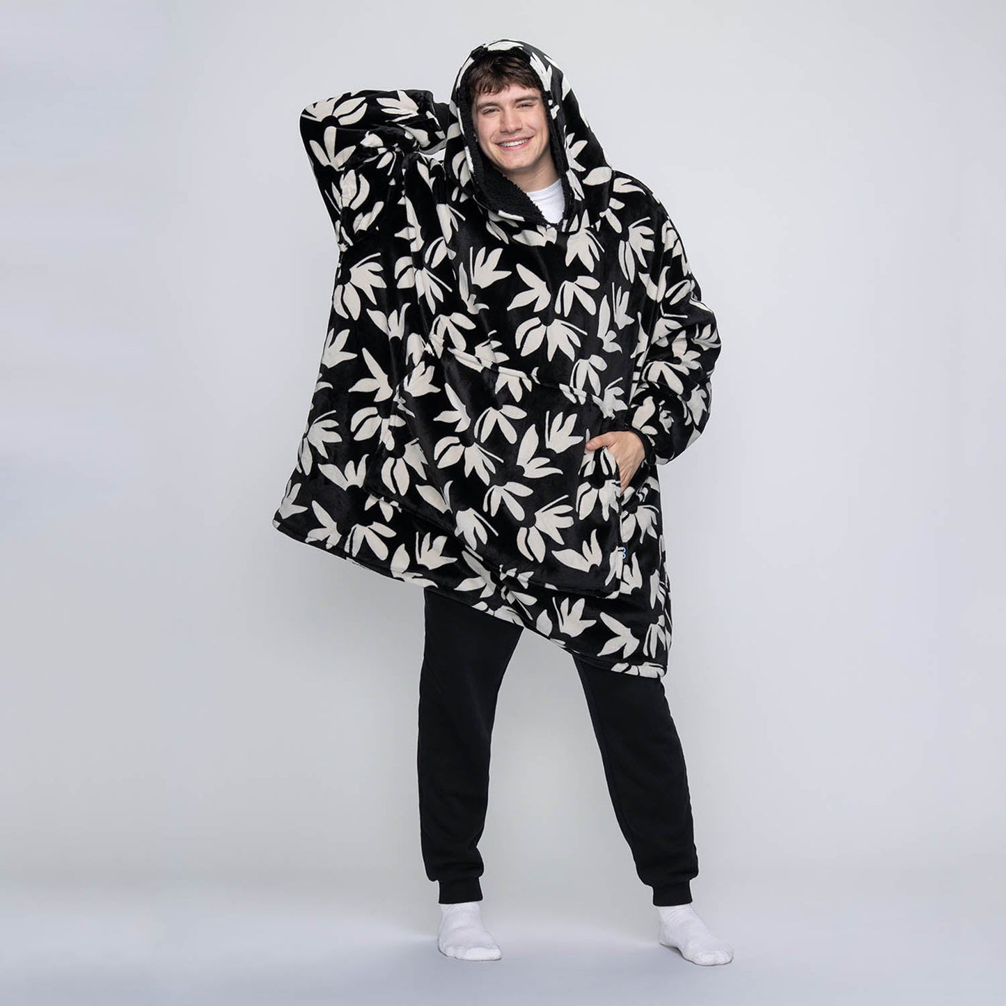 size: Connor is 183cm wearing a size OOD