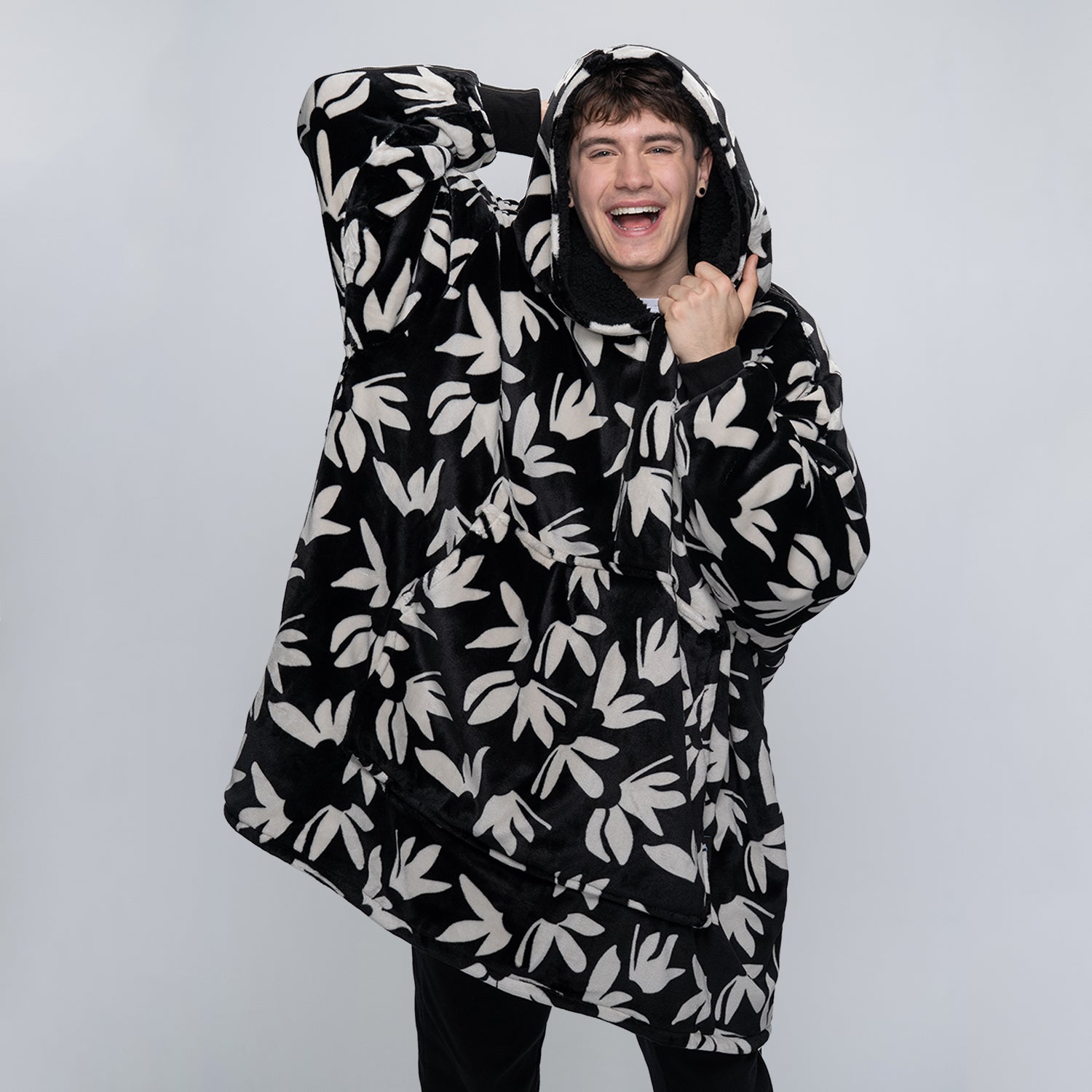 size: Connor is 183cm wearing a size OOD