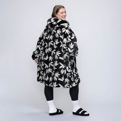 size: Tayla is 169cm wearing a size OOD