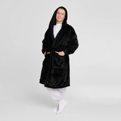 size: Riley is 182cm wearing a size L/XL