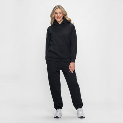 size: Victoria is 183cm wearing a size L/XL