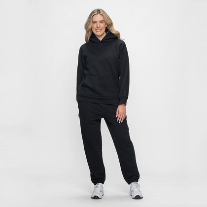 size: Victoria is 183cm wearing a size L/XL