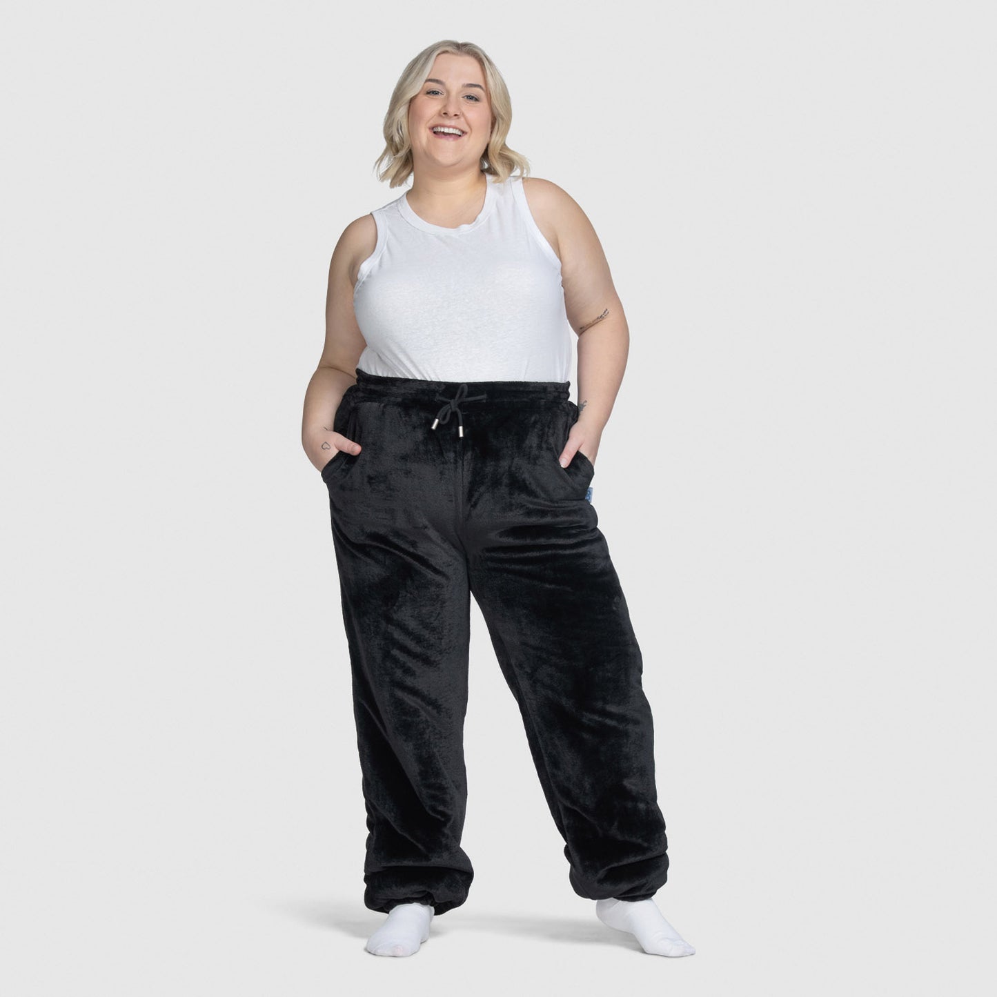 size: Montana is 165cm wearing a size 4XL/5XL