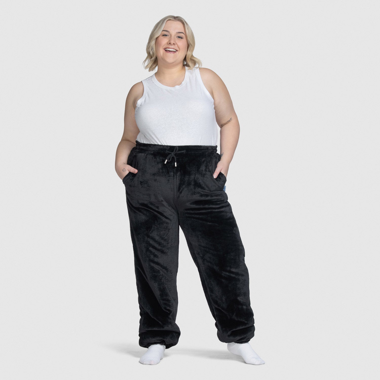 size: Montana is 165cm wearing a size 4XL/5XL