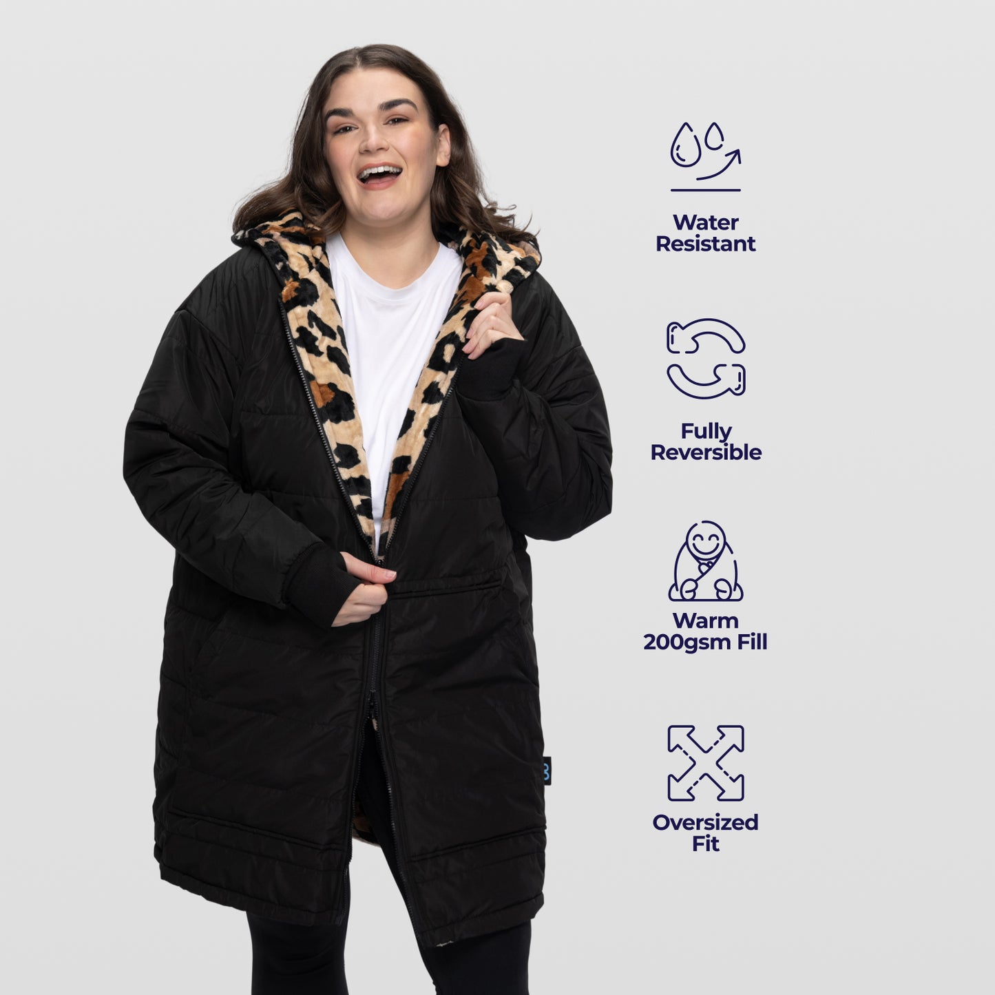 size: Claudia is 173cm wearing a size L/XL