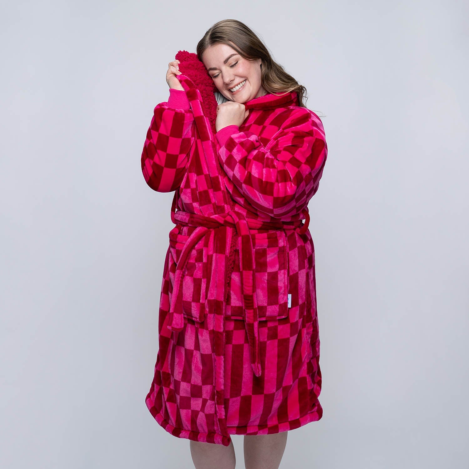size: Tayla is 169cm wearing a size L/XL