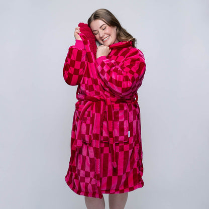 size: Tayla is 169cm wearing a size L/XL