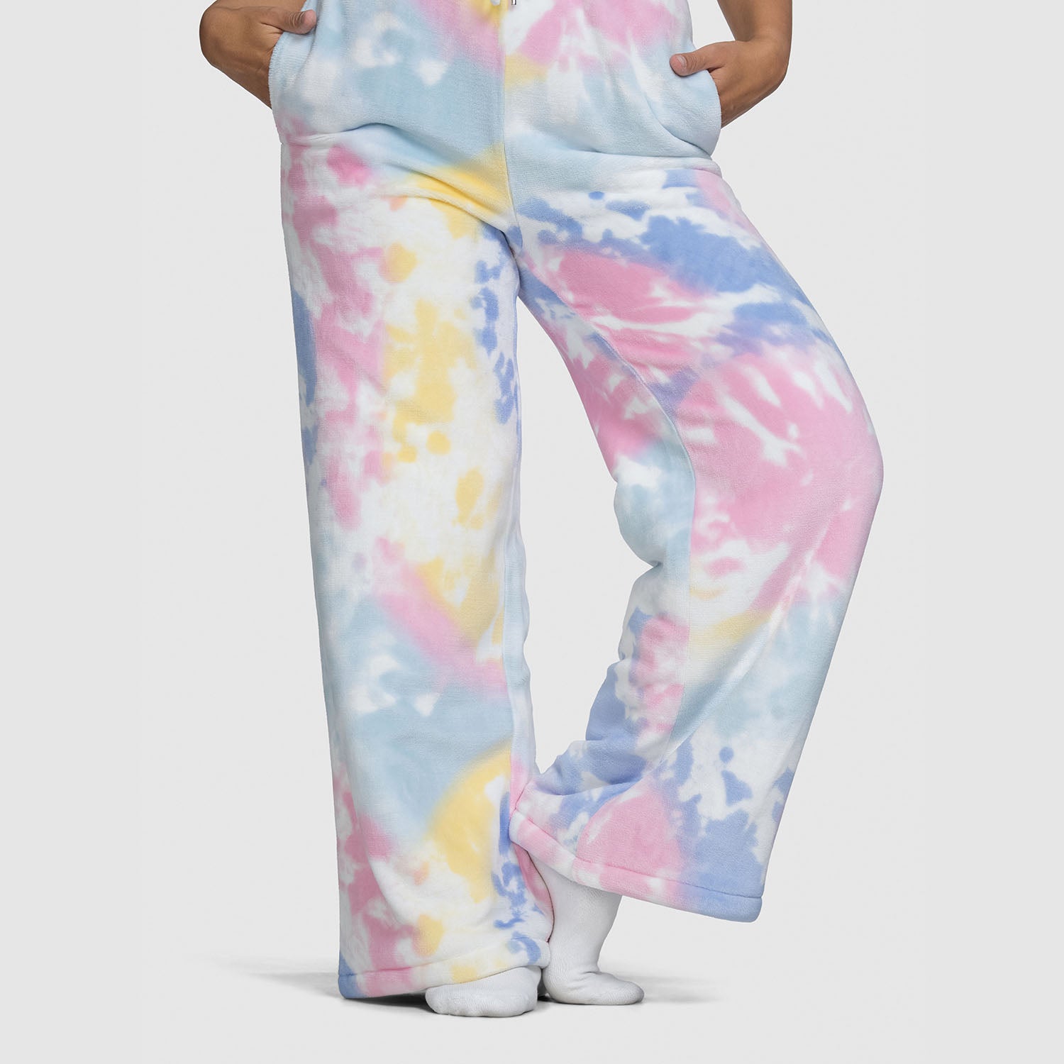 size: Mia is 170cm wearing a size S/M