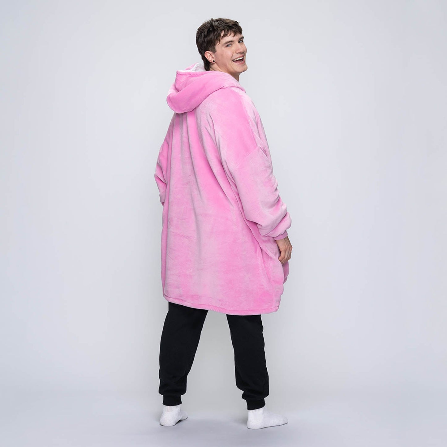 size: Connor is 183cm wearing a size OOD