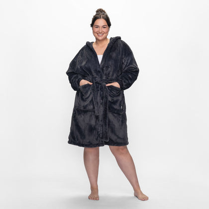 size: Caitlin is 183cm wearing a size L/XL