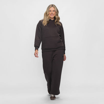 size: Victoria is 183cm wearing a size L/XL