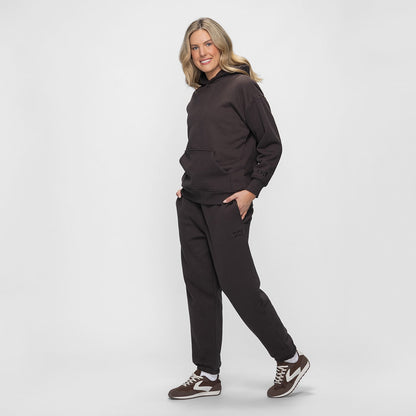 size: Victoria is 183cm wearing a size L/XL