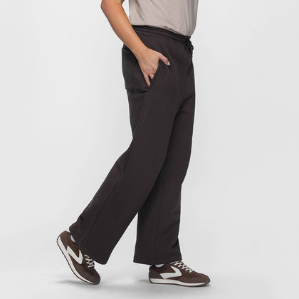 size: Victoria is 183cm wearing a size L/XL