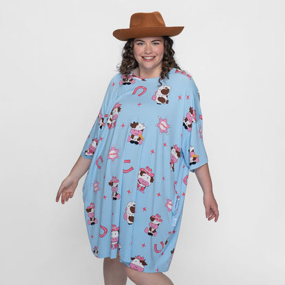 size: Finty is 5′7″ wearing a size OSFM