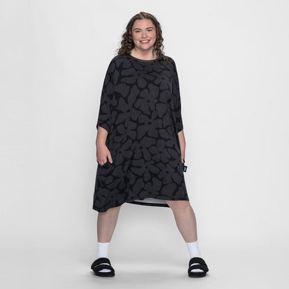 size: Finty is 5′7″ wearing a size OSFM