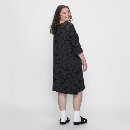 size: Finty is 5′7″ wearing a size OSFM