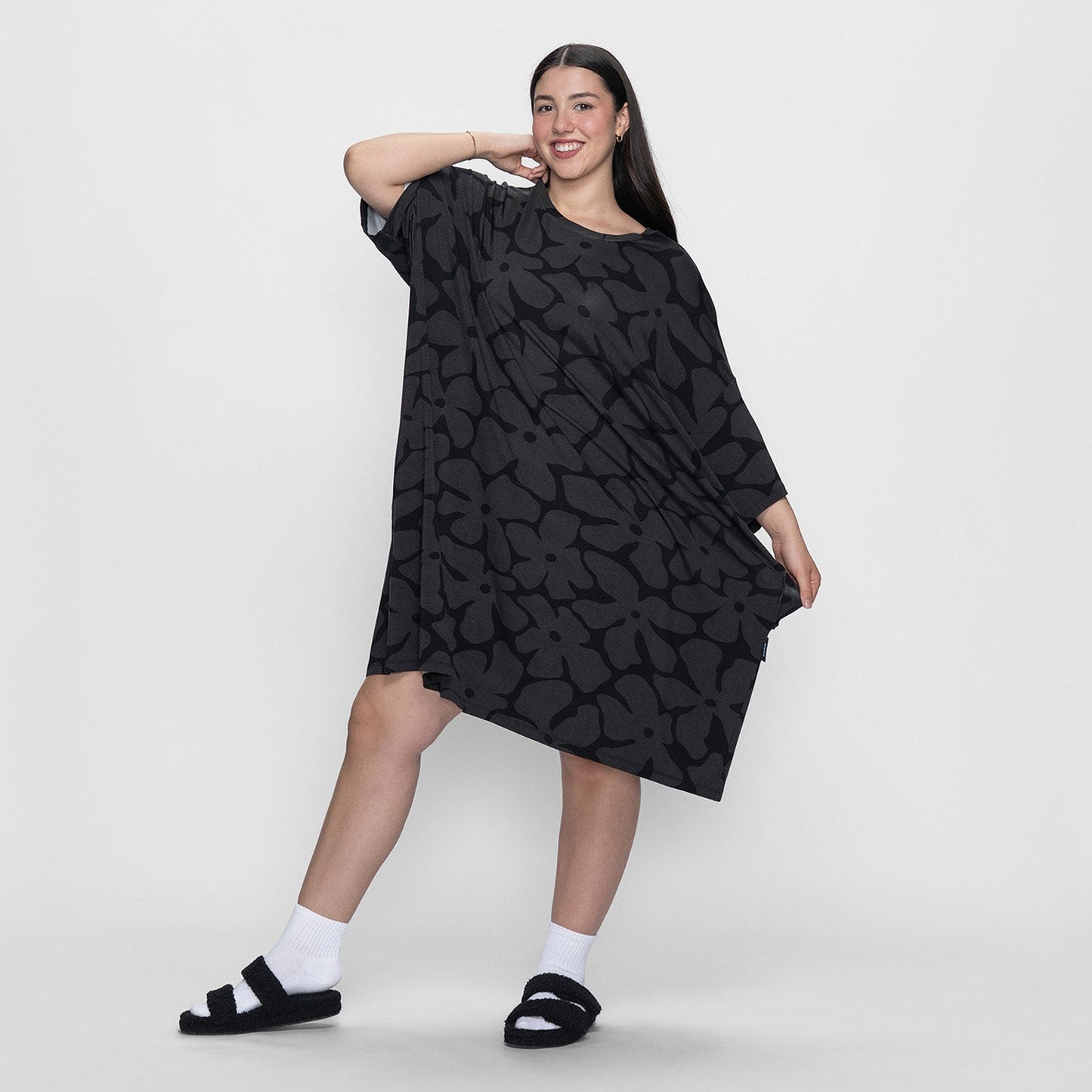 size: Sharnaya is 163cm wearing a size OSFM