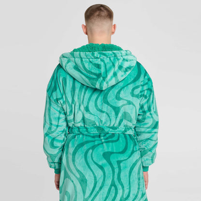 size: Riley is 182cm wearing a size L/XL