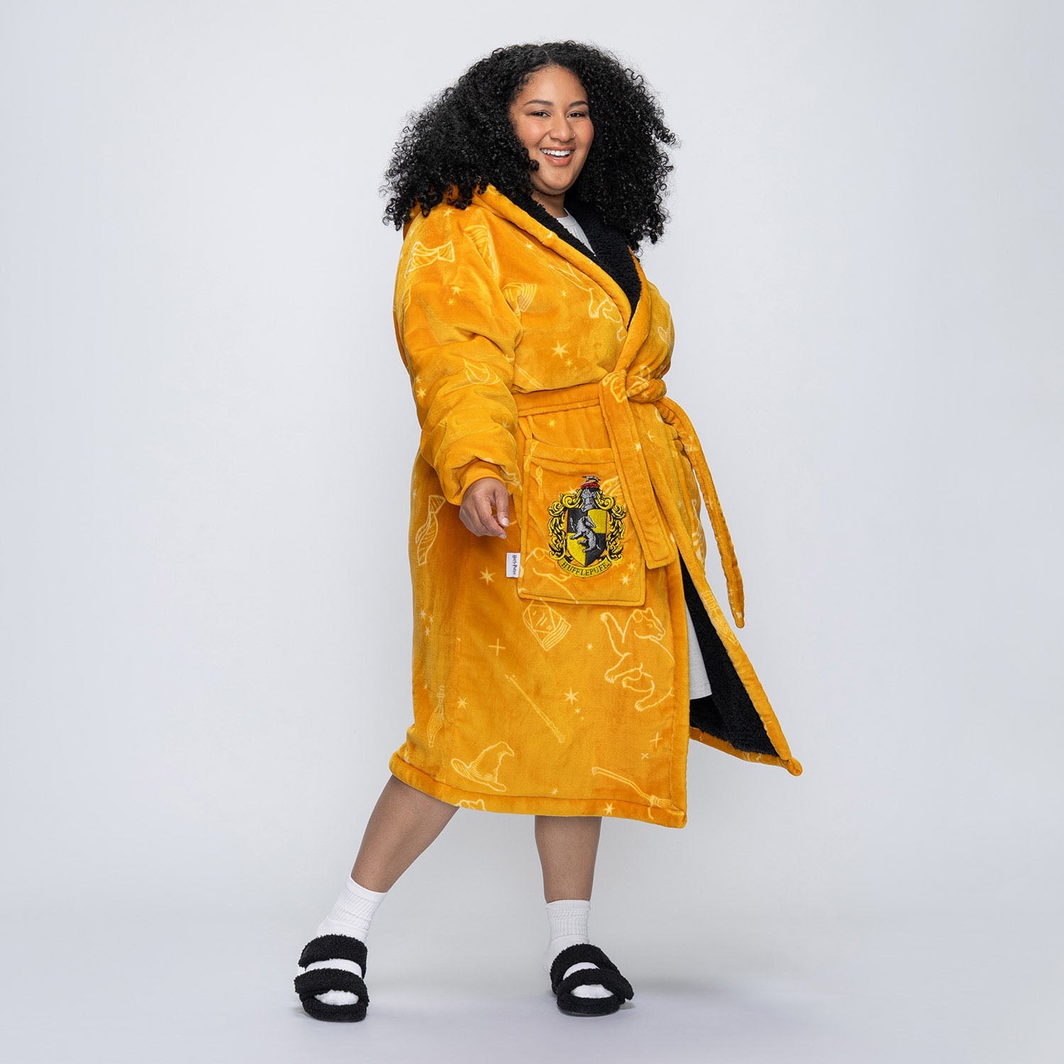 size: Aisha is 161cm wearing a size L/XL