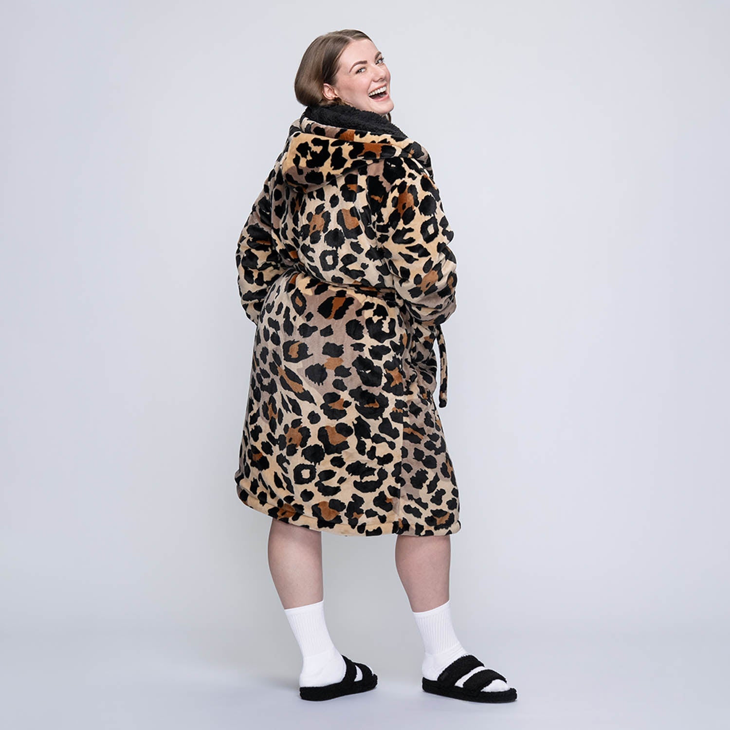 size: Tayla is 169cm wearing a size L/XL