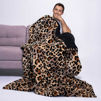 Leopard Sherpa Blanket – The Oodie UK1