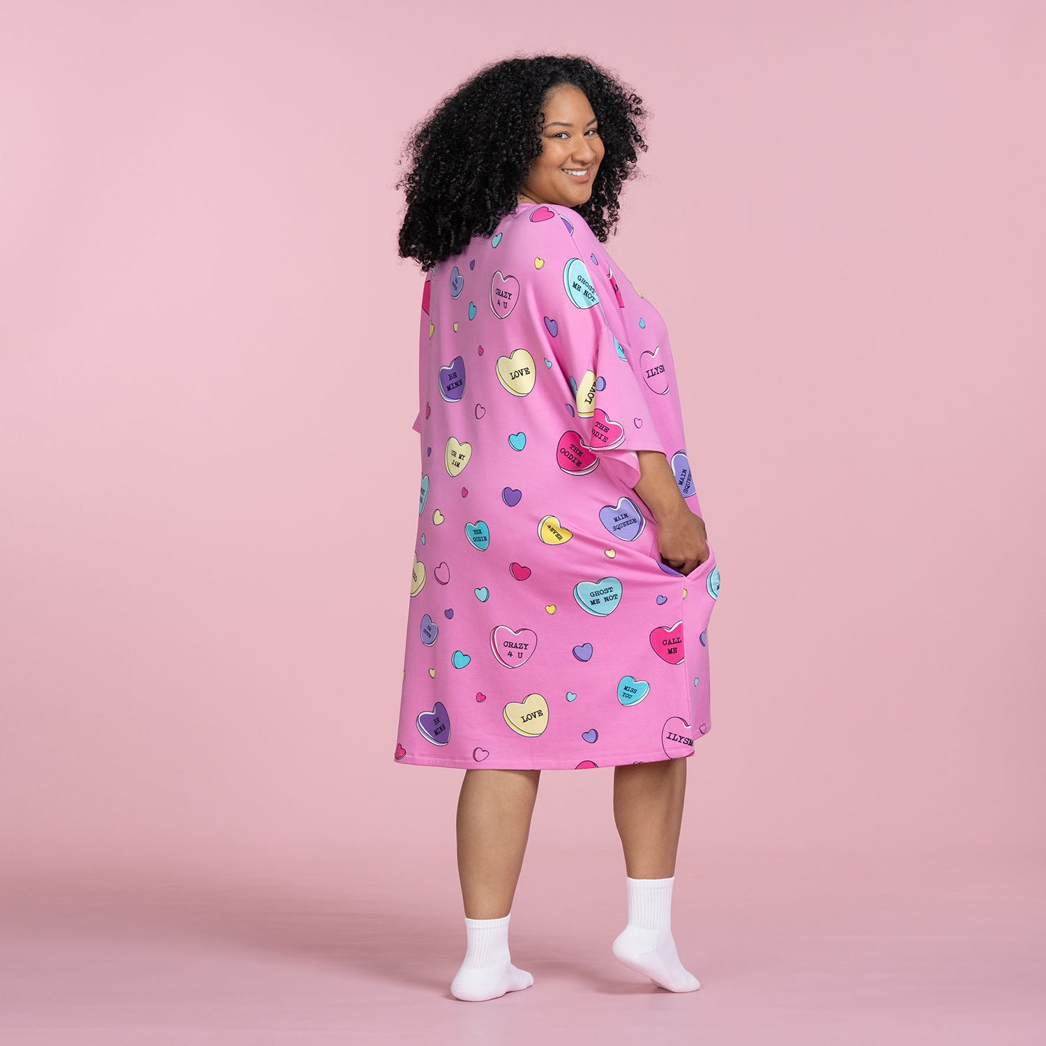 size: Aisha is 161cm wearing a size S/XL