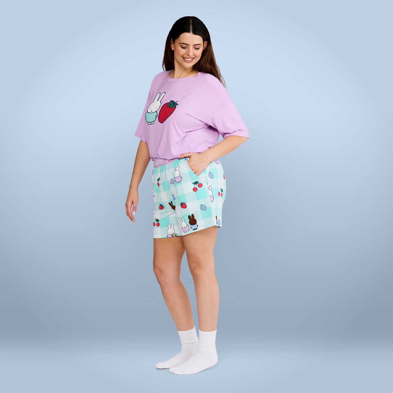 size: Serena is 180cm wearing a size L/XL