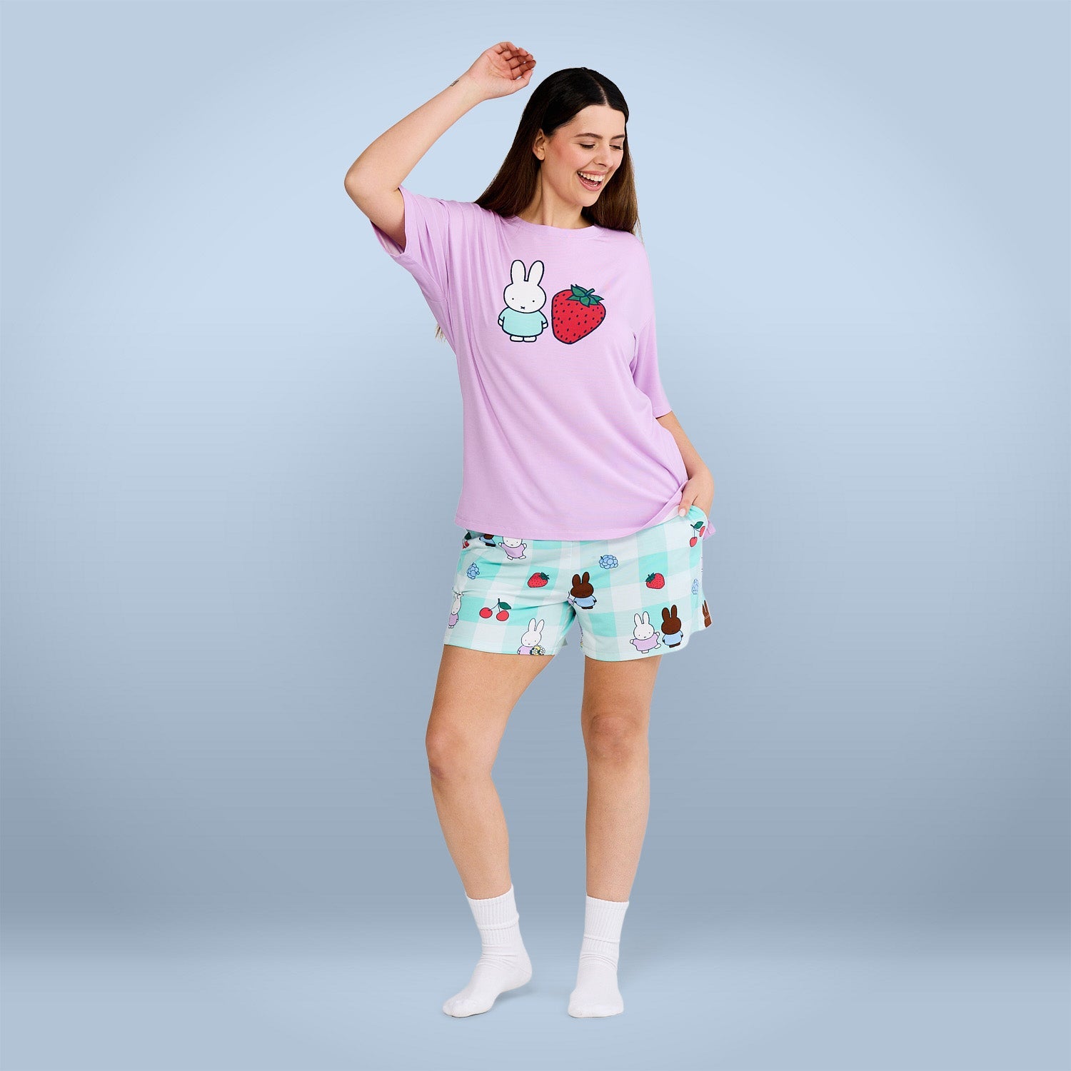 size: Serena is 180cm wearing a size L/XL