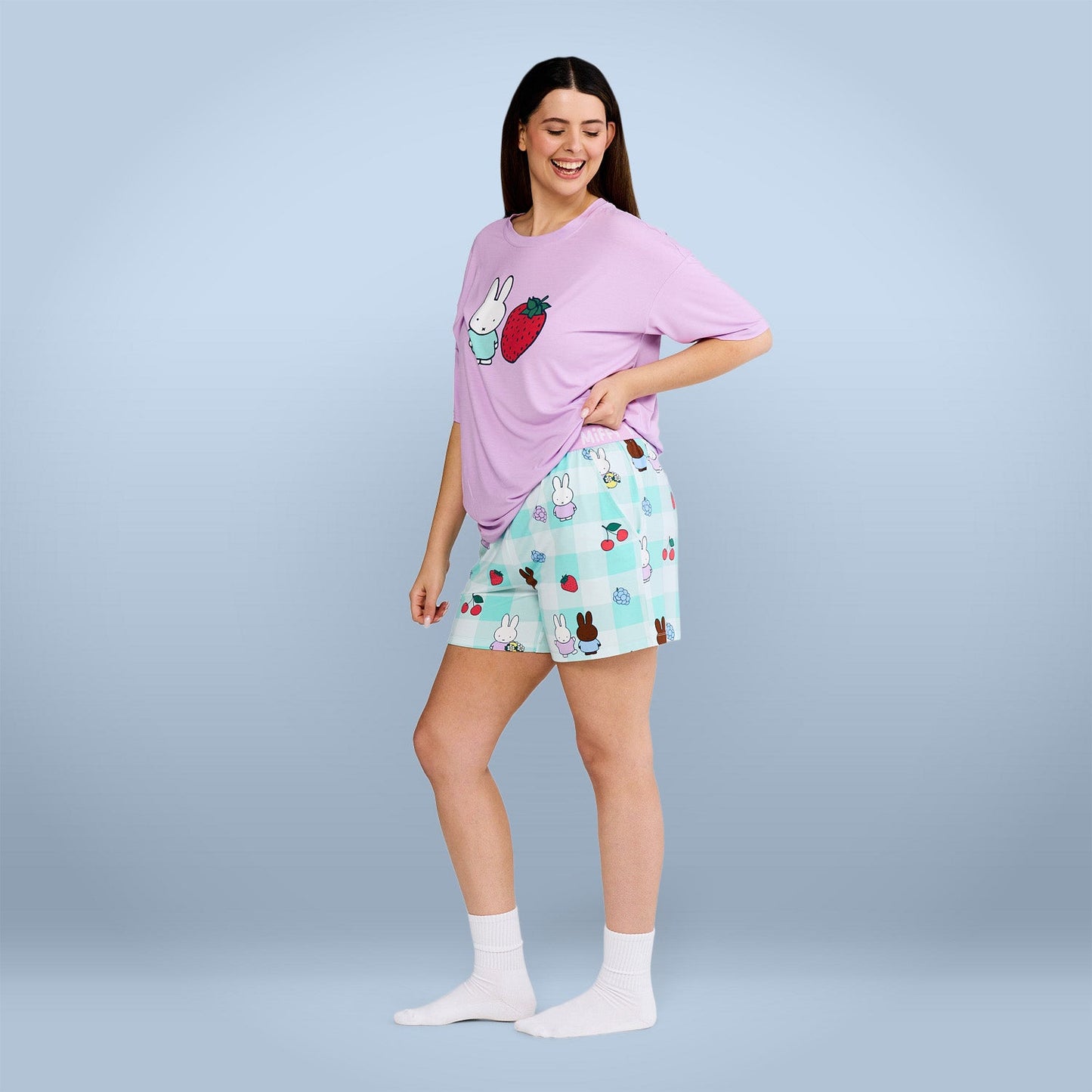 size: Serena is 180cm wearing a size L/XL