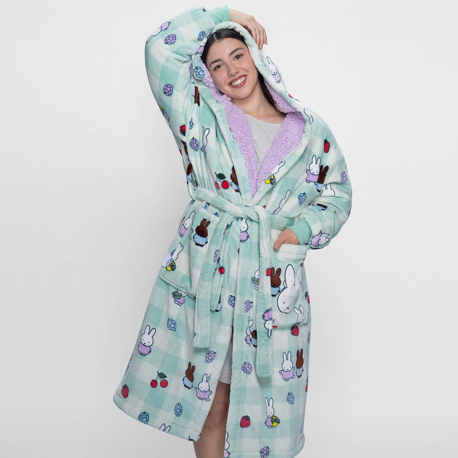 size: Sharnaya is 163cm wearing a size S/M