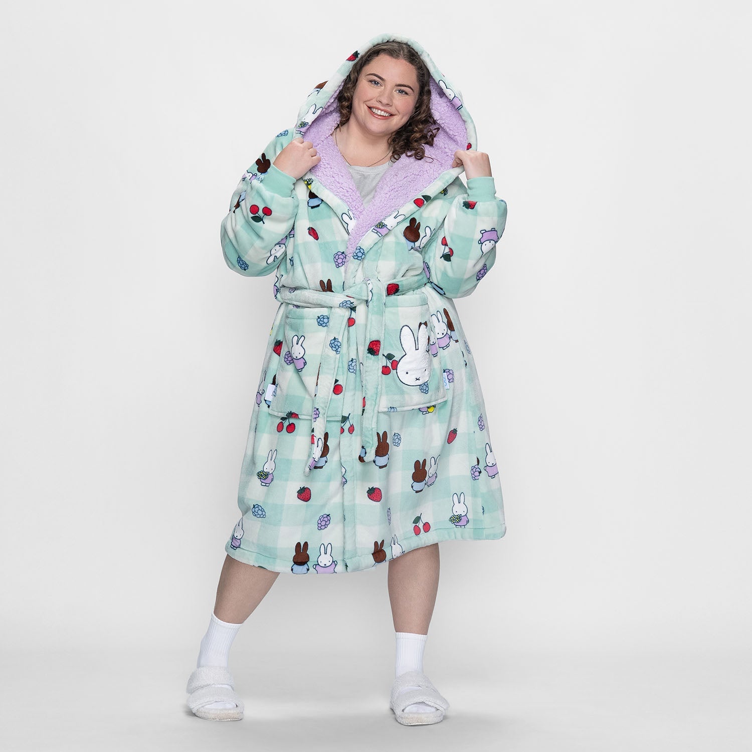 size: Finty is 169cm wearing a size  L/XL