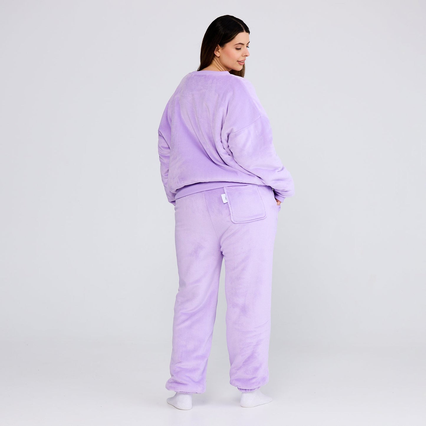 size: Serena is 180cm wearing a size L/XL