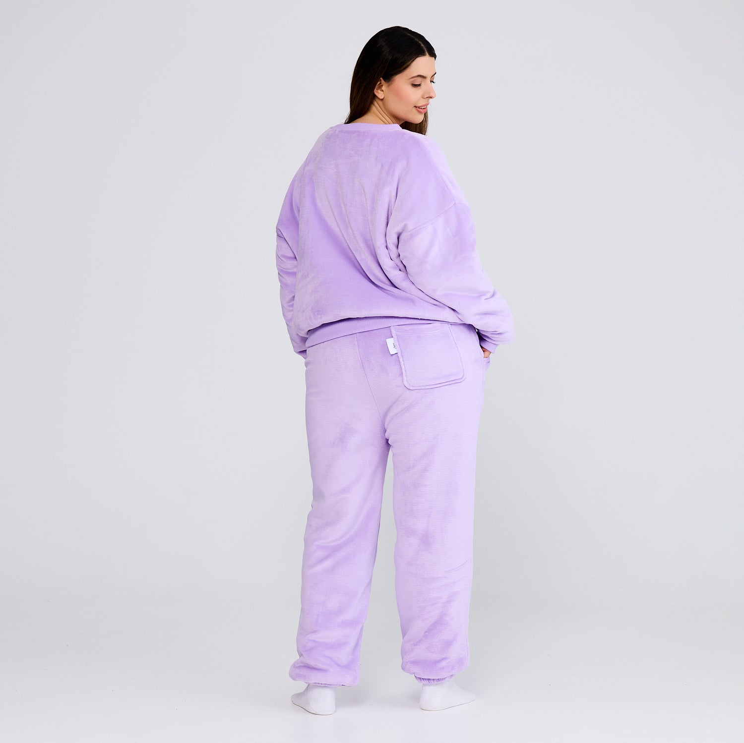 size: Serena is 180cm wearing a size L/XL