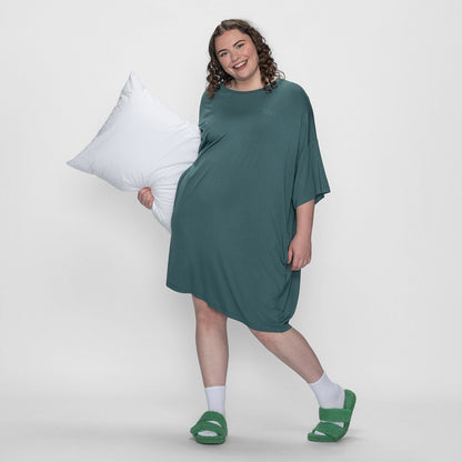 size: Finty is 5′7″ wearing a size OSFM