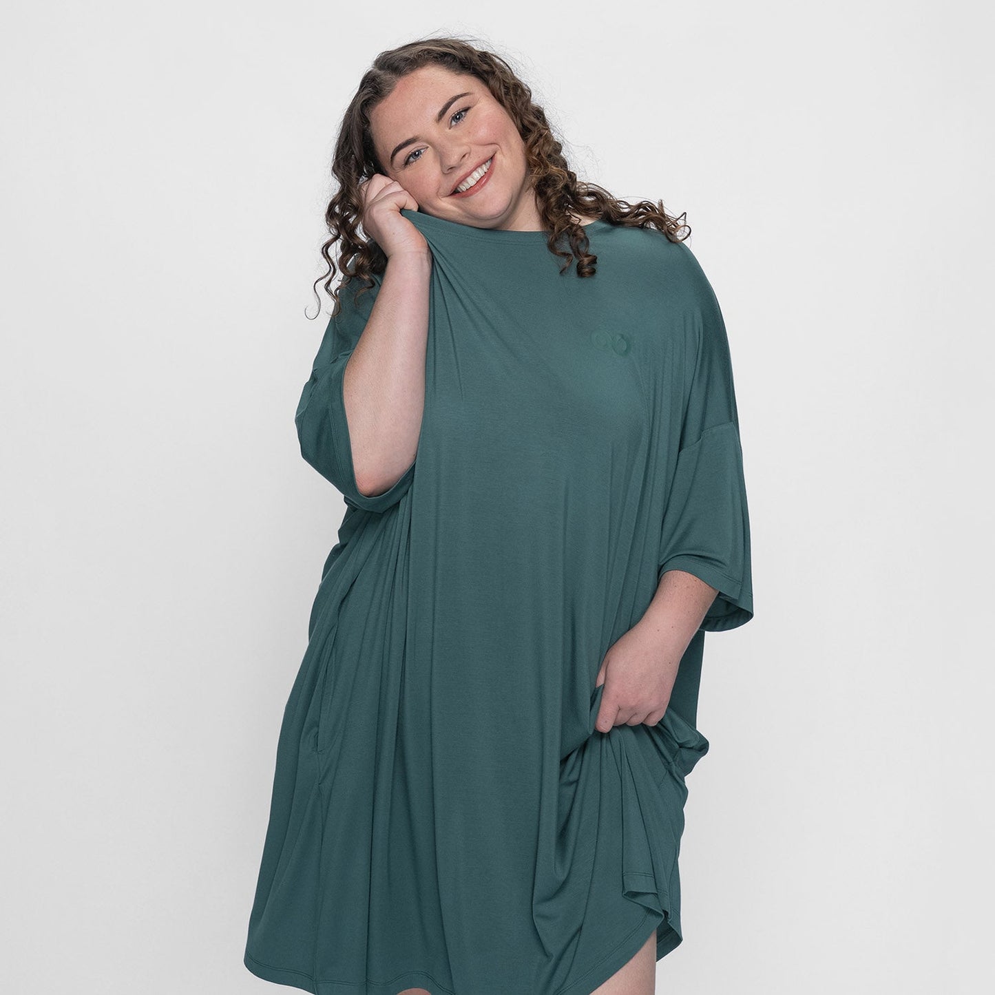 size: Finty is 5′7″ wearing a size OSFM