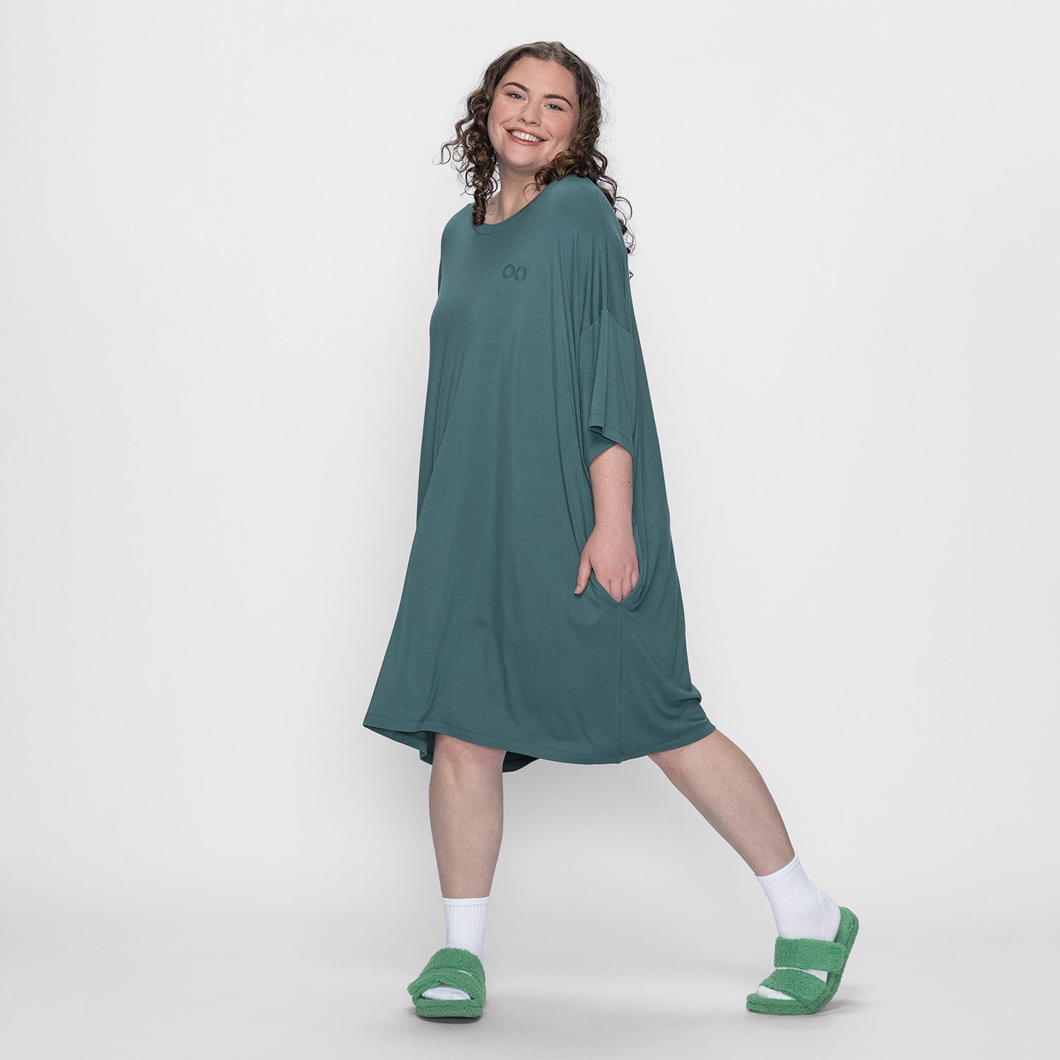 size: Finty is 5′7″ wearing a size OSFM