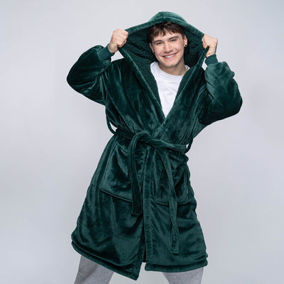 size: Connor is 183cm wearing a size L/XL