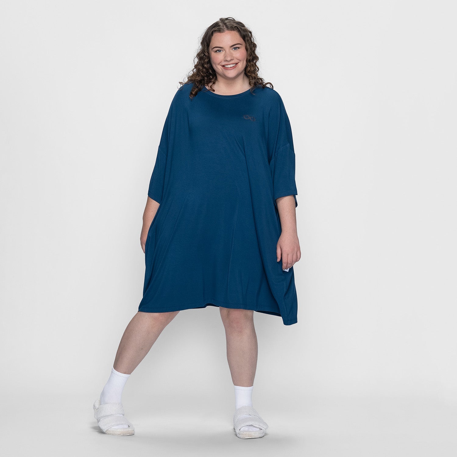 size: Finty is 5′7″ wearing a size OSFM