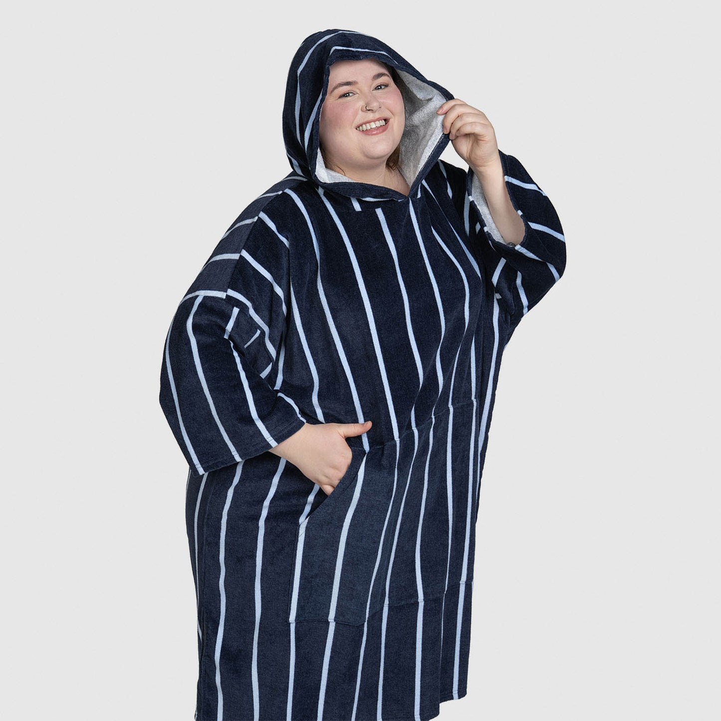 size: Lucy is 175cm wearing a size S-XL