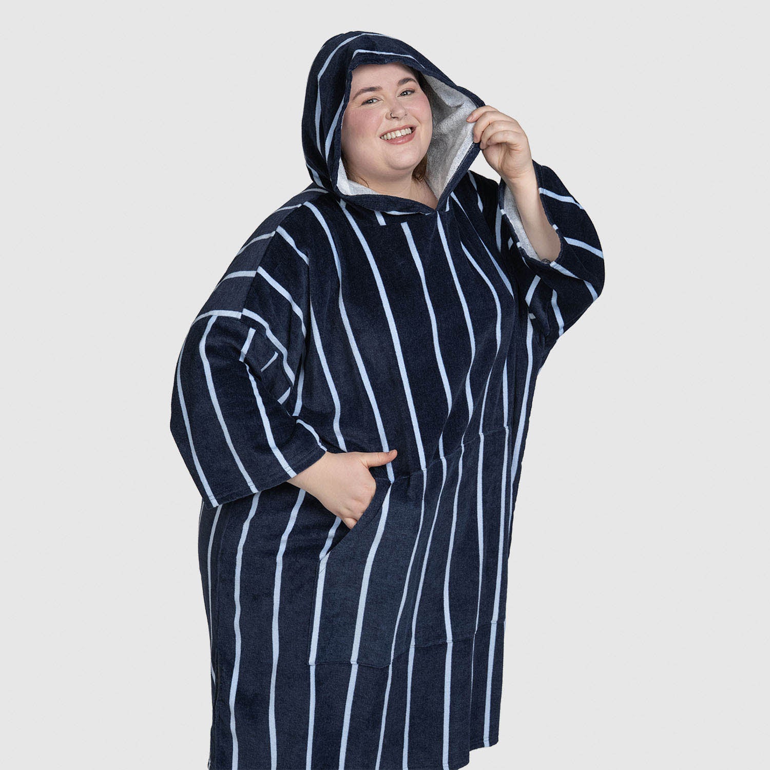 size: Lucy is 175cm wearing a size S-XL