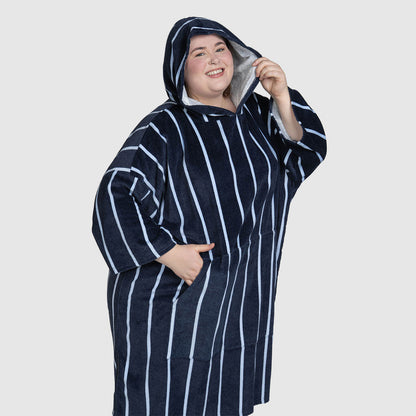 size: Lucy is 175cm wearing a size S-XL