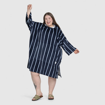 size: Lucy is 175cm wearing a size S-XL