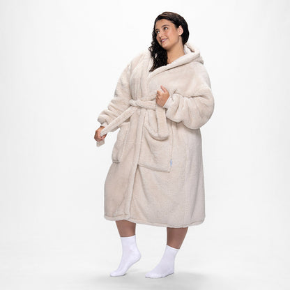 size: Aaliyah is 183cm wearing a size L/XL