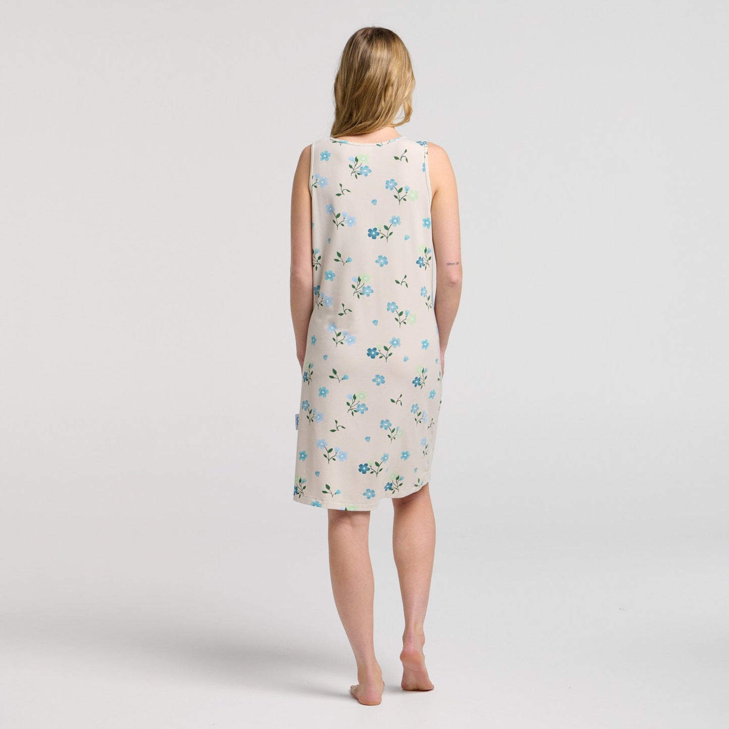 size: Lilly is 172cm wearing S/M