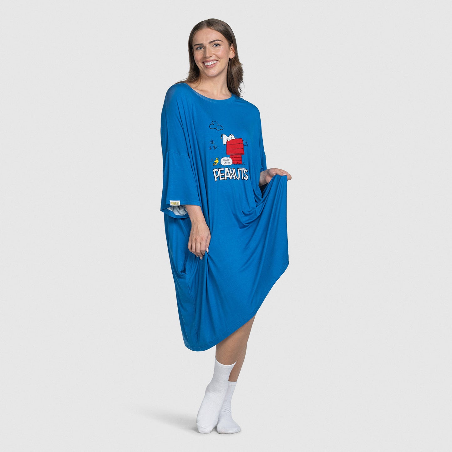 size: Sophia is 173cm wearing a size S/XL