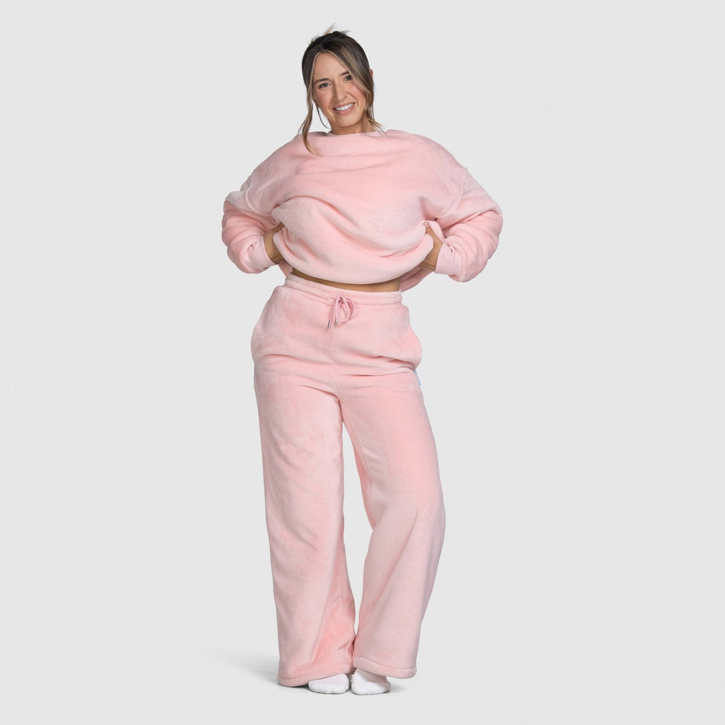 size: Mia is 170cm wearing a size S/M