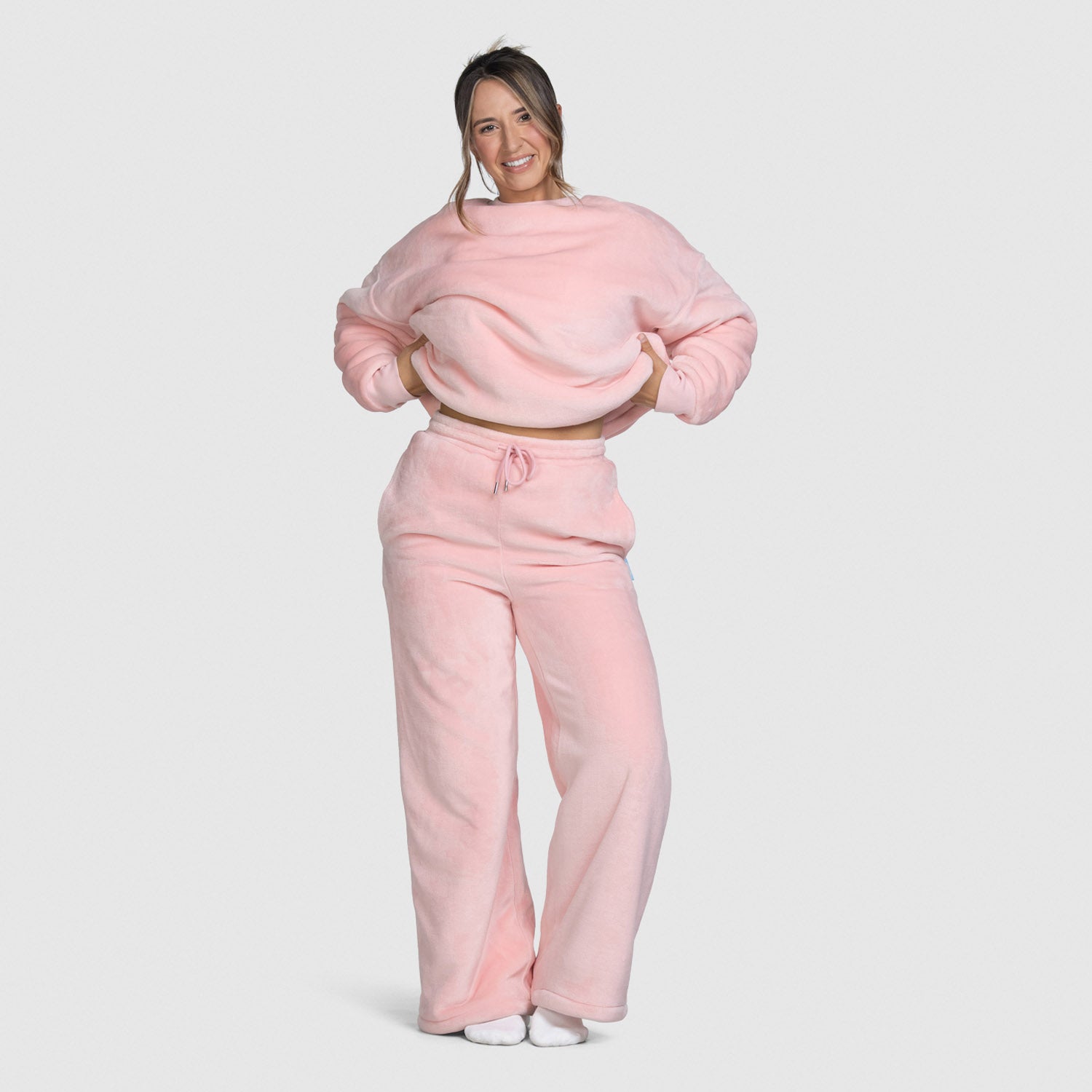 size: Mia is 170cm wearing a size S/M