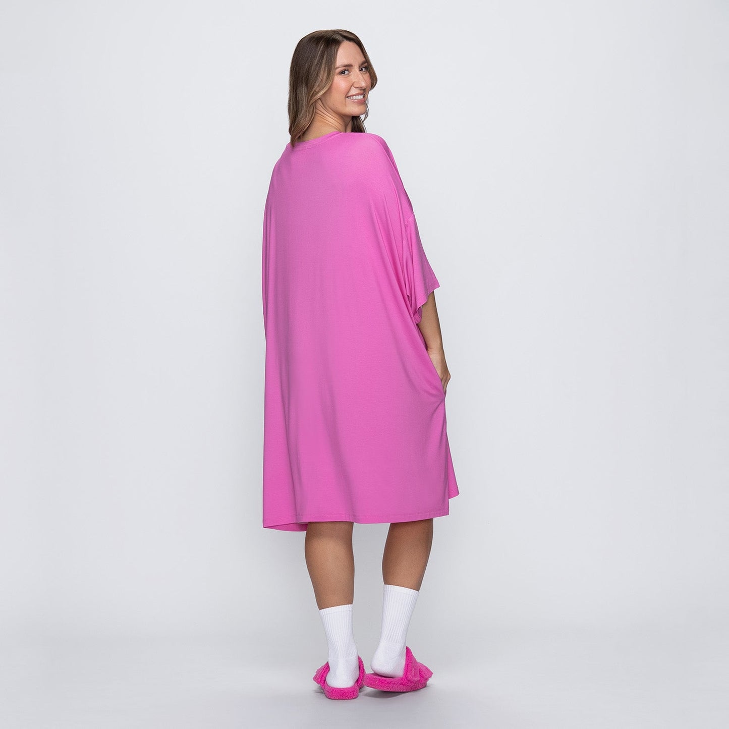 size: Mia is 170cm wearing a size OSFM