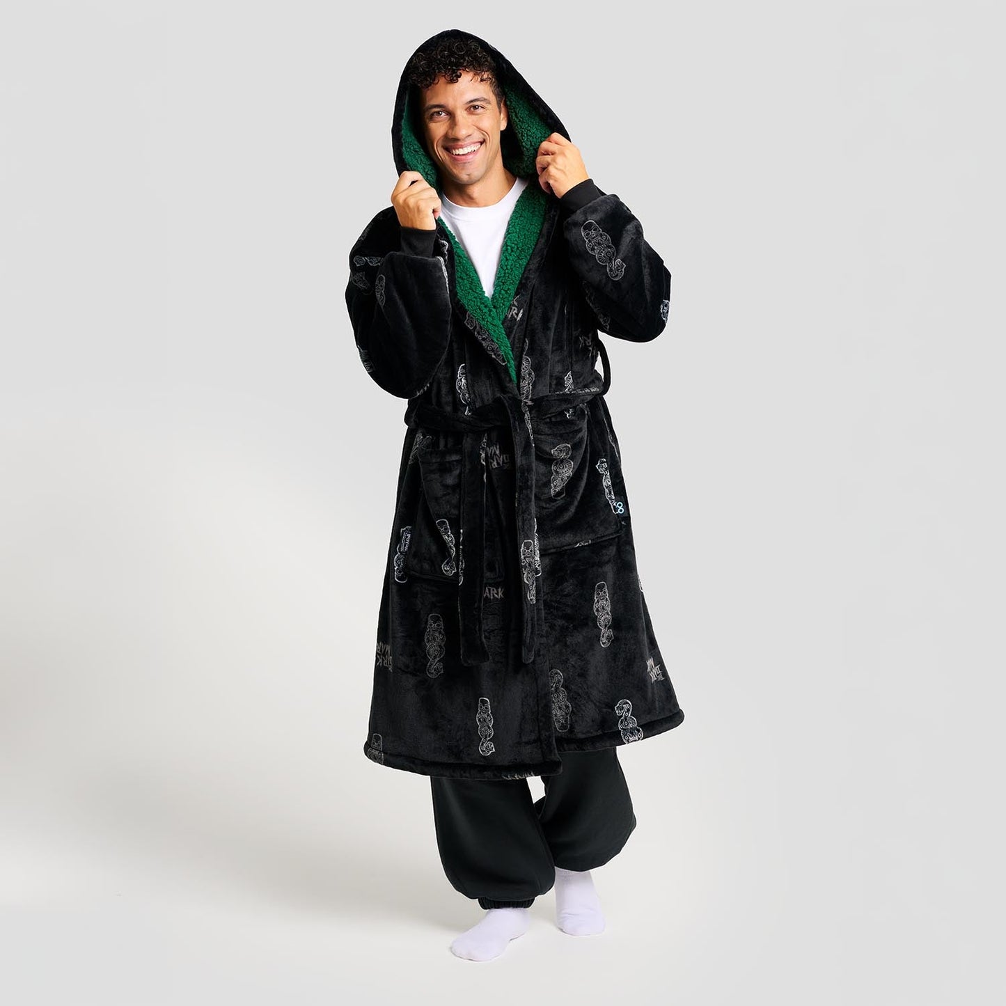 size: Renato is 179cm wearing a size L/XL